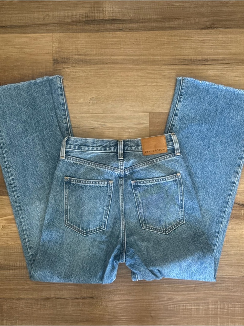 Aritzia Denim Forum The Farrah High Rise Wide Leg Medium Wash 24 - Picture 3 of 6